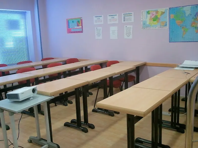 Academia Avanzamás - Centro educativo en Ejido (El) - foto 2