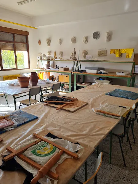 Escuela de Arte y Superior de Conservación y Restauración de Textiles - Centro educativo en Palencia - foto 2