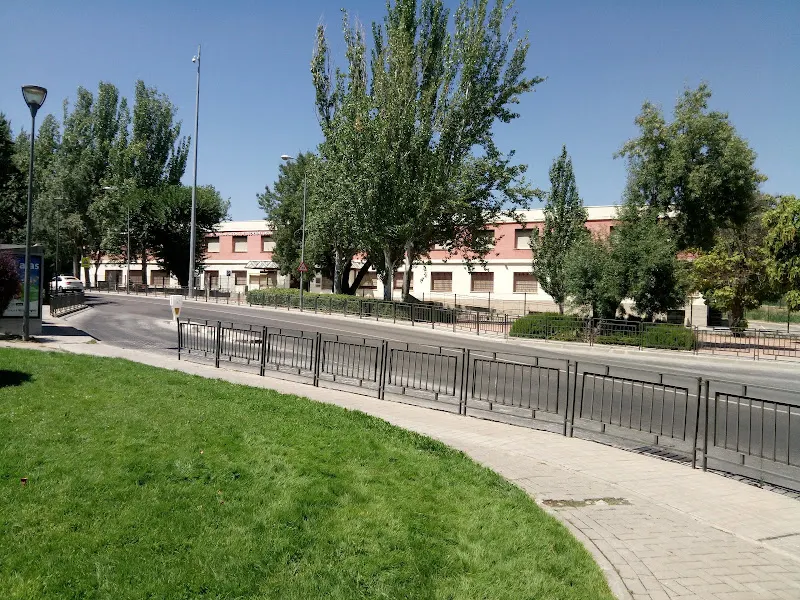 UNED,EOI,Cursos Municipales Senior - Centro educativo en Alcobendas - foto 2