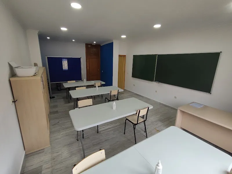 Academia Monzón - Centro educativo en Ceuta - foto 2