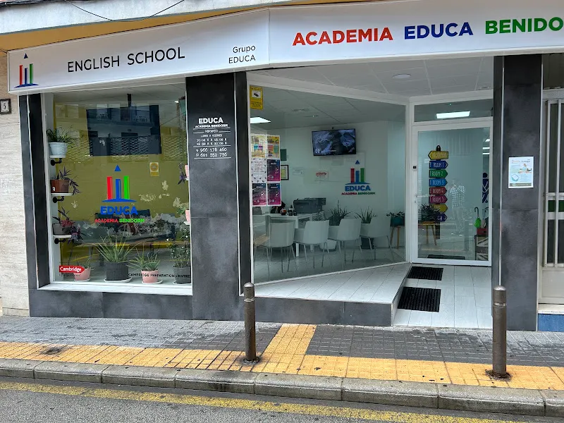 Language School - Centro educativo en Benidorm - foto 2