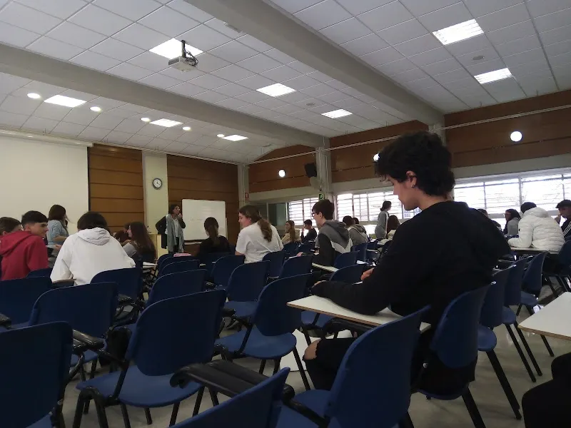 Centre Públic Formació Persones Adultes Miguel Hernández - Centro educativo en Sagunto - foto 2