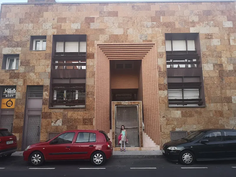 Lola, academia de enseñanza - Mérida