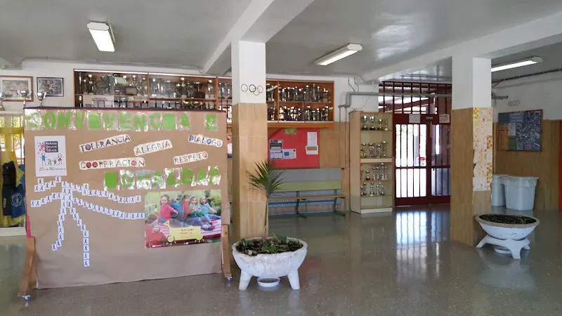 Col·legi Públic Verge de la Salut - Colegio público en Elda - foto 2