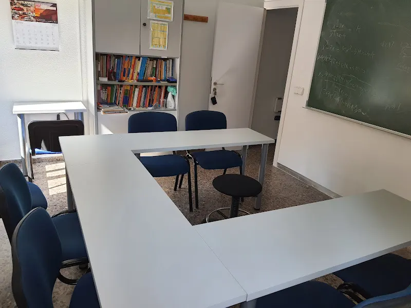 Acadèmia Dos i 3 - Centro educativo en Vila-real - foto 3