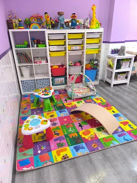 Escuela infantil y ludoteca Mil y un lugar - Utrera