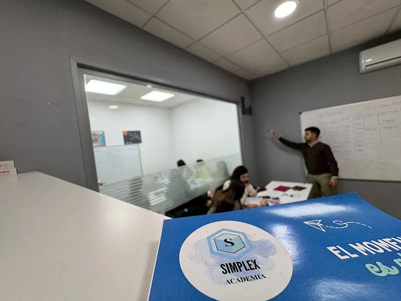 Simplex Academia - Centro educativo en Utrera - foto 2