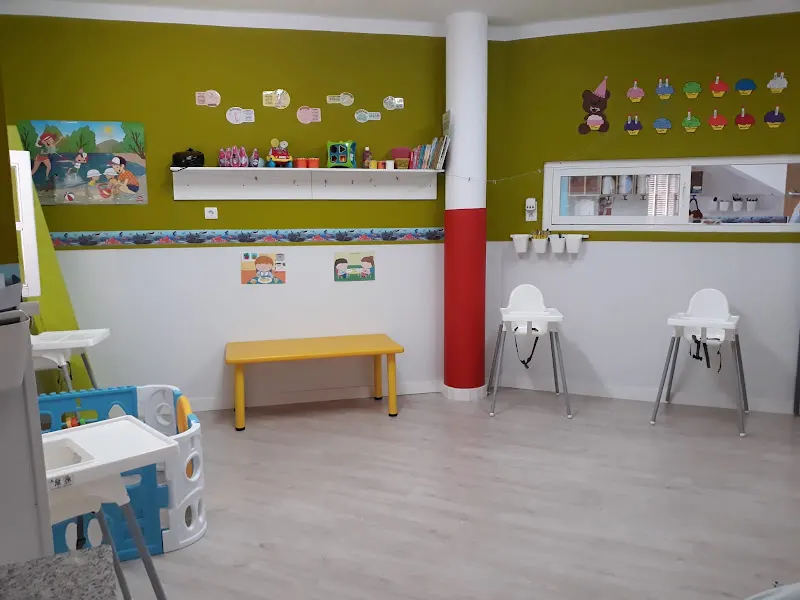 Centro De Educación Infantil Santísima Trinidad - Centro educativo en Antequera - foto 2