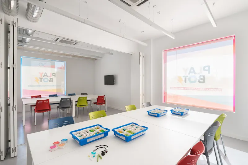 Playbots | Robótica y Programación STEAM | Extraescolares Robótica Sevilla - Mairena del Aljarafe