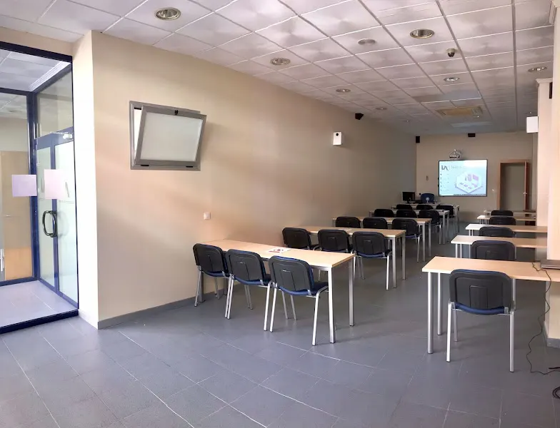 Academia y Centro de Formación L.A. - Centro educativo en Andújar - foto 2