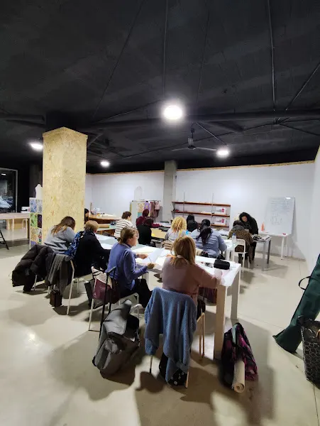 Academia Costura Brocat - Centro educativo en Alaquàs - foto 2
