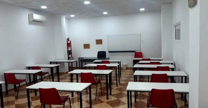 Academia CIA - Centro de Estudios - Centro educativo en Puente Genil - foto 2