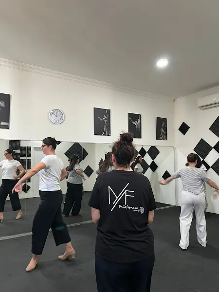Escuela de baile flamenco Manuela Fernández - Carmona