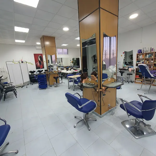 Unisex González´S Peluqueros - Instituto de secundaria en Baza - foto 2