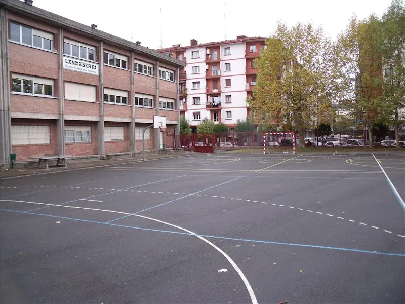 Oriarte BHI - Instituto de secundaria en Lasarte-Oria - foto 2