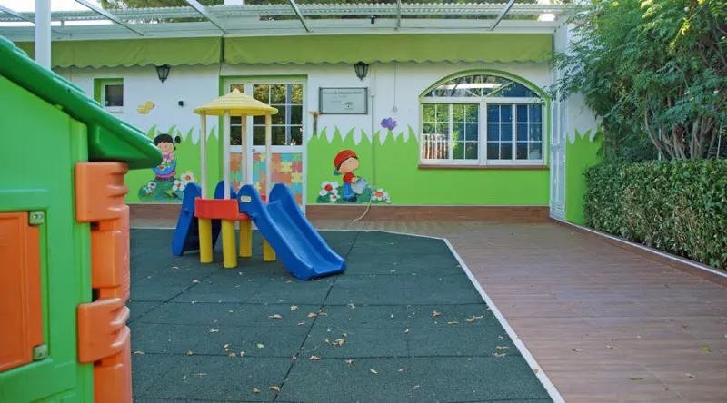 Equipamiento Escuelas Infantiles - Guardería en Espartinas - foto 2