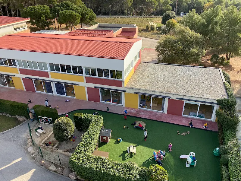 Escola Ginesta (Edifici Educació Infantil) - Escuela de enseñanza general en Santa Coloma de Gramenet - foto 3