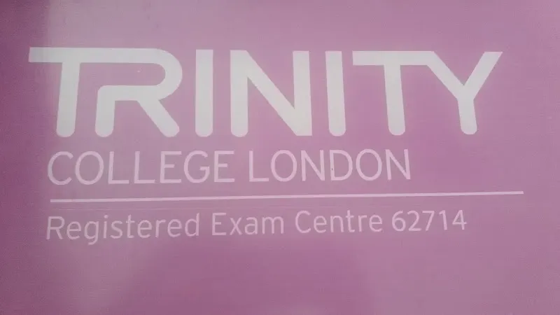Easy English Hinojosa. Trinity centre 62714