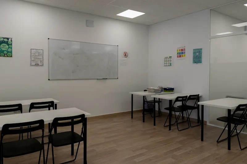 Centro de formacion "Maestros de Benacazon" - Centro educativo en Benacazon - foto 2